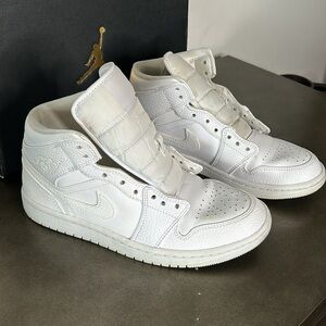 Jordan 1 Mid Triple White mens size 7.5 554724-130